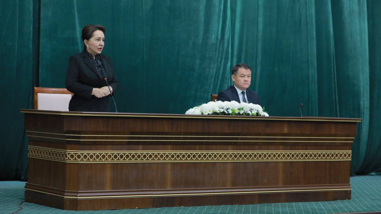 O‘zbekiston Respublikasi Oliy Majlis Senati Raisi T.Narbaevaning Qoraqalpog'iston Respublikasiga tashrifi doirasida To‘rtko‘l tuman Madaniyat saroyi binosida “Korruptsiyaga qarshi kurashish va uning oldini olish” masalasida majlis boshlandi.