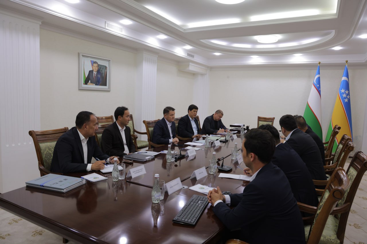 Қорақалпоғистон Республикаси Жўқорғи Кенгесининг Раиси Аманбай Орынбаев Хитой компаниялари вакиллари билан учрашди